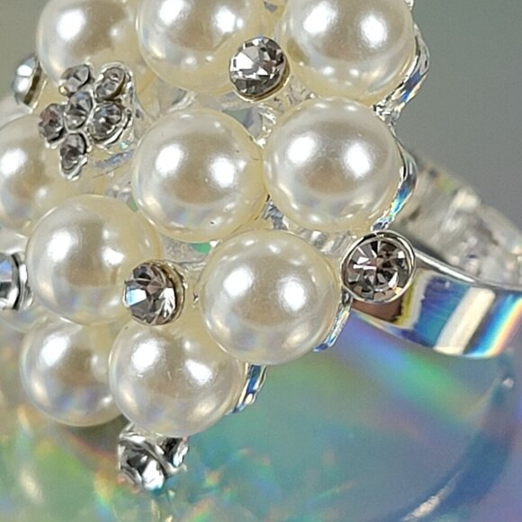 Silver-Tone Clear Crystal White Faux Pearl Statement Ring Sz 8 Sizable Cocktail - Picture 2 of 8